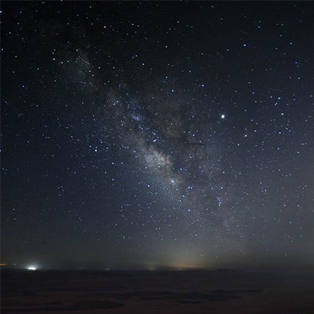 イスラエルのネゲヴ砂漠にある星の町、ミツペラモンで絶景と満天の星空を楽しむ