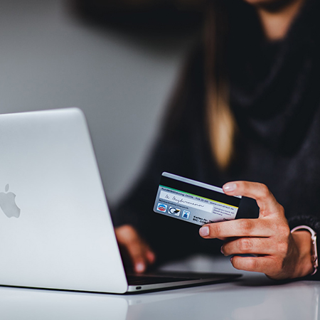 オンラインで家族や友人と相談しながら買い物ができる「Social Shopping」