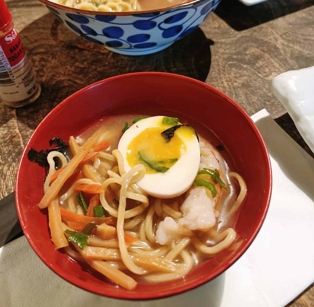 最近はラーメンも比較的ポピュラーになりました。質に関してはまだまだ当たり外れが大きいというのが正直な感想。