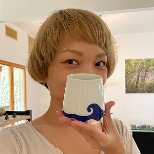 作家の中元美里さん。様々な困難を乗り越え、sibubuの商品化と共に自身も大きく成長したと言います。