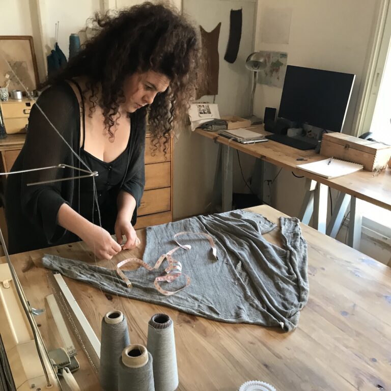 衣料廃棄による環境汚染にストップを。生分解性天然素材を用いたサステナブルニットウェア「Tooshaaya」