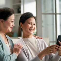 シニア層の97%が目の不調の改善を実感！ドクター・フィッシャーのアイケア製品を毎日の習慣に