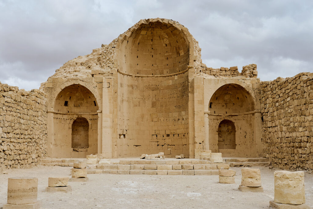 イスラエルの北ネゲブにある古代ナバテア都市の遺跡。