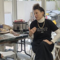 心を支え、キャラクターをつくる特殊メークアップアーティスト、ヒラ・エルカヤムのインタビュー