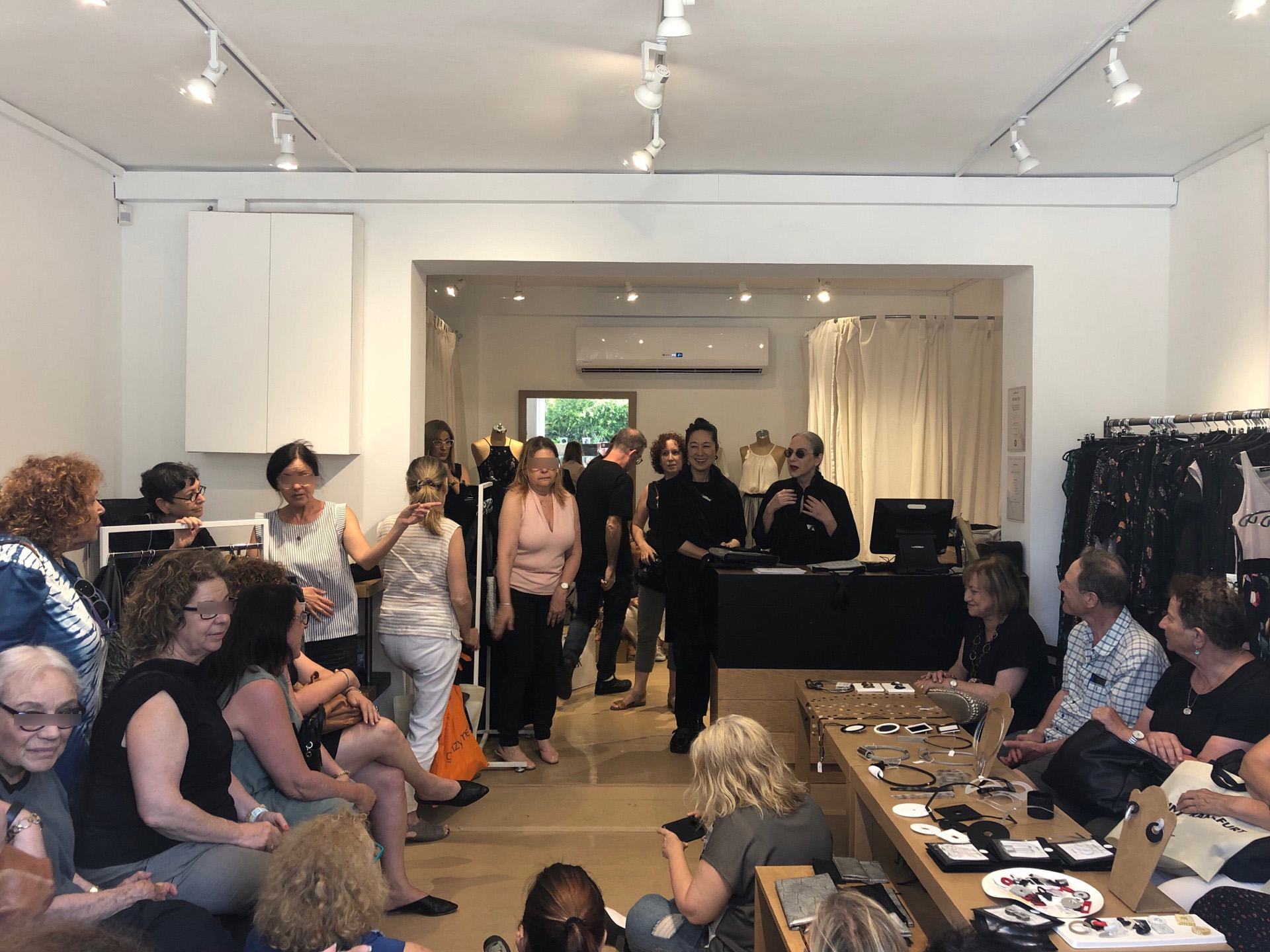 トークショーに詰めかけたゲスト