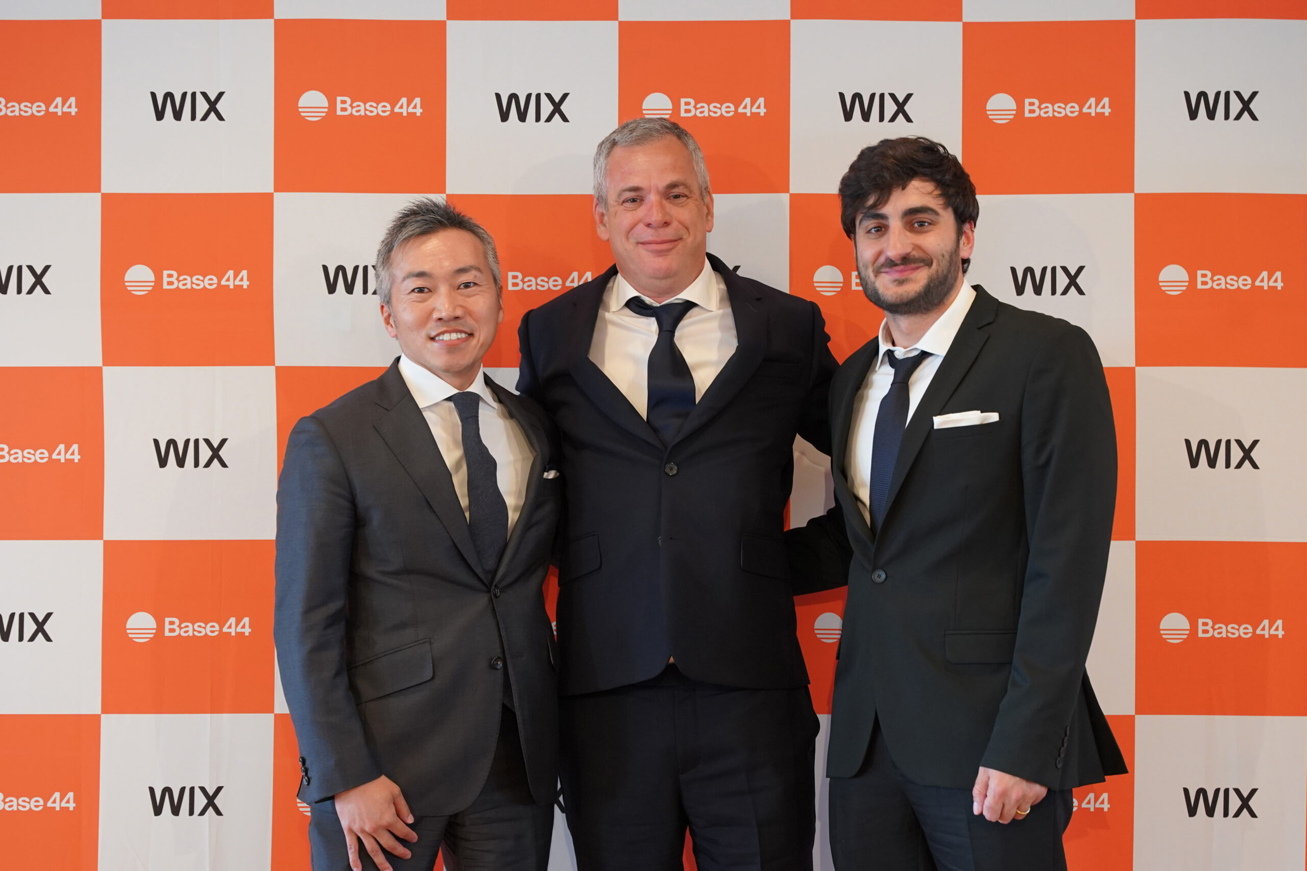 Wix.com Japan日本法人代表の積田英明氏、Wix.com共同創設者でCEOのアビシャイ・アブラハミ氏、Base44創設者・CEOのマオール・シュロモ氏