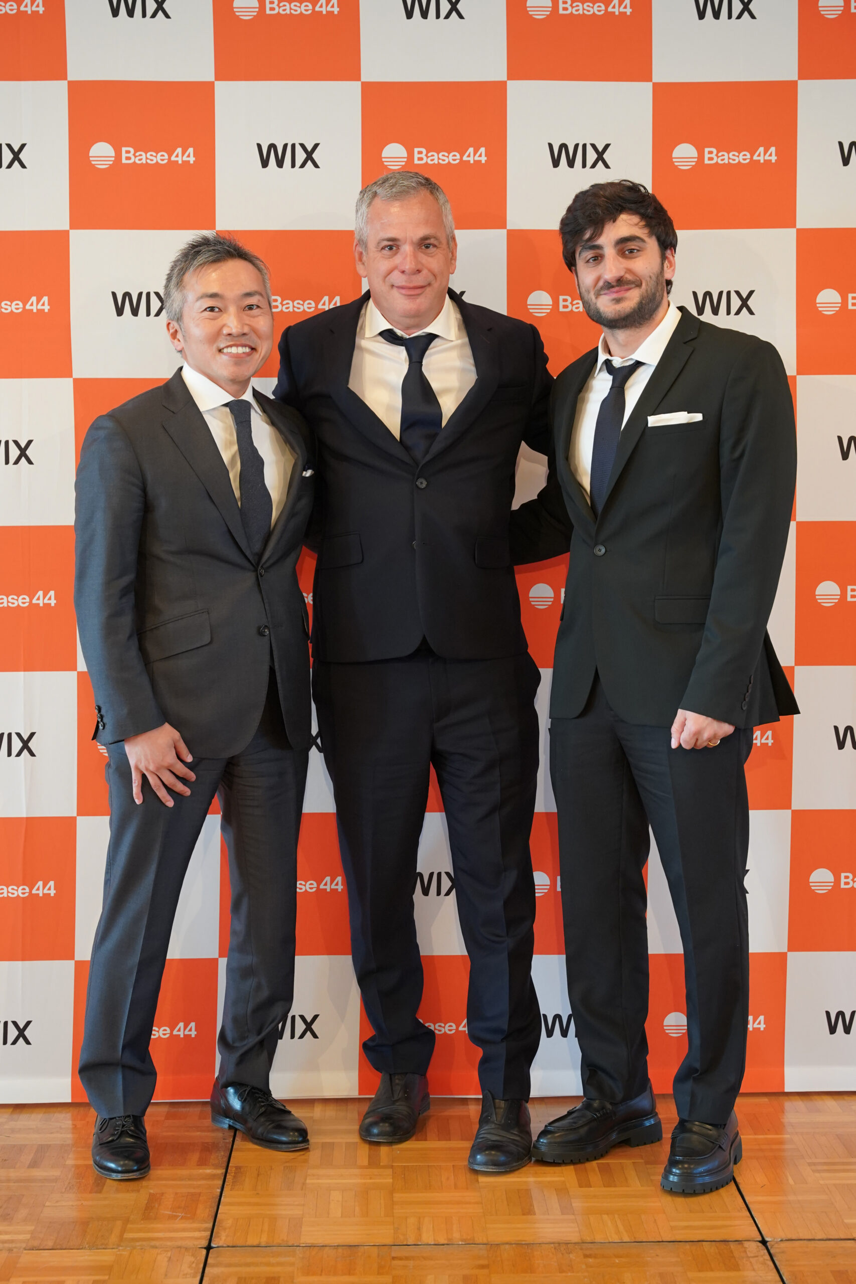 Wix.com Japan日本法人代表の積田英明氏、Wix.com共同創設者でCEOのアビシャイ・アブラハミ氏、Base44創設者・CEOのマオール・シュロモ氏