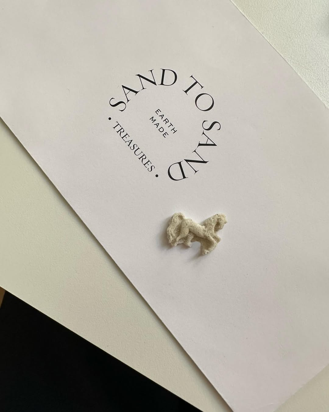 サンドアート付きの招待状