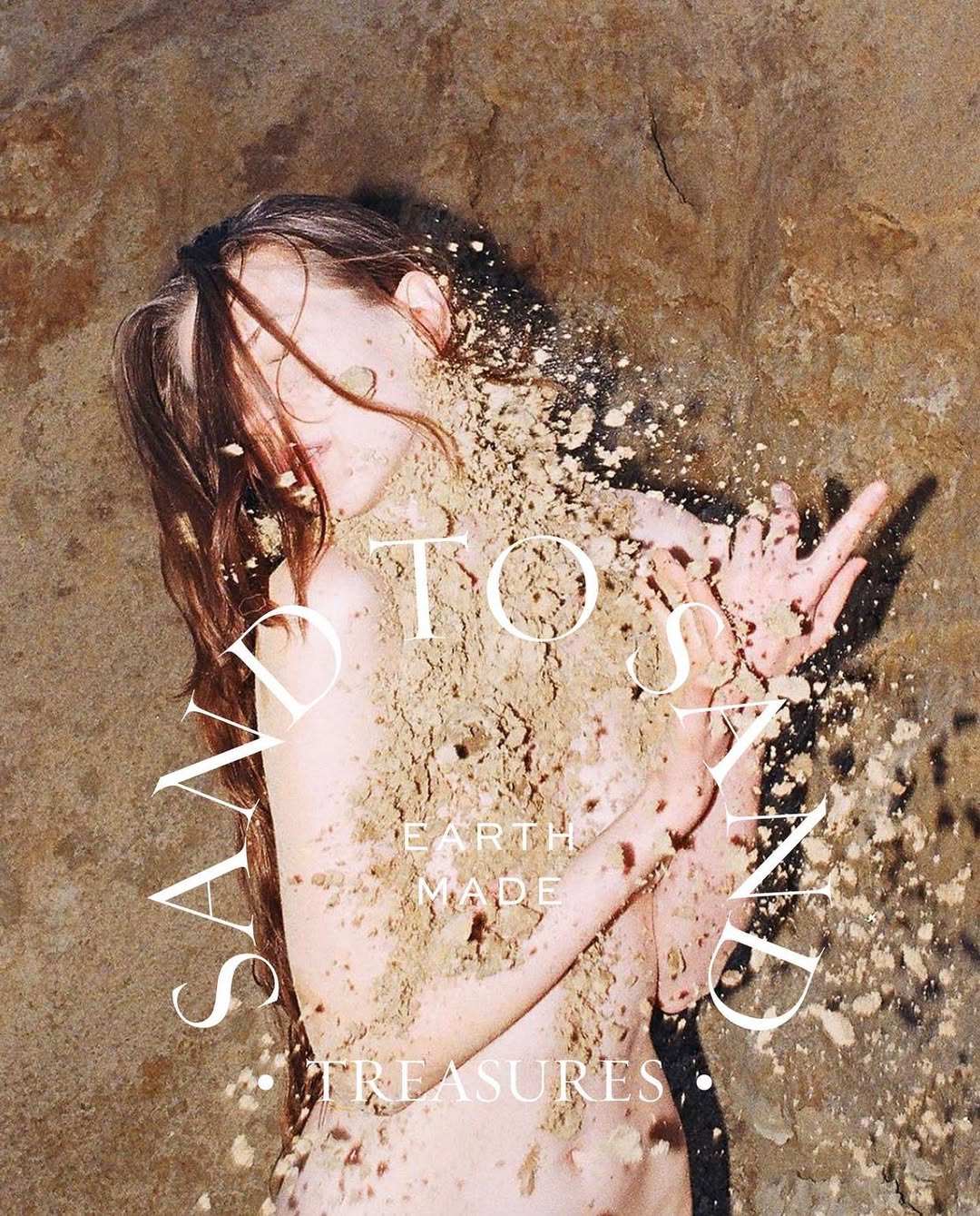 砂に埋まったアーティスト