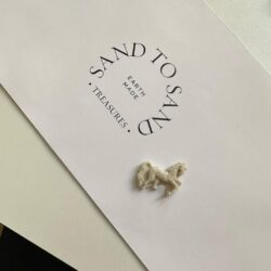 大地の宝物　砂から生まれ、砂に還る　Sand to Sandのデザイン