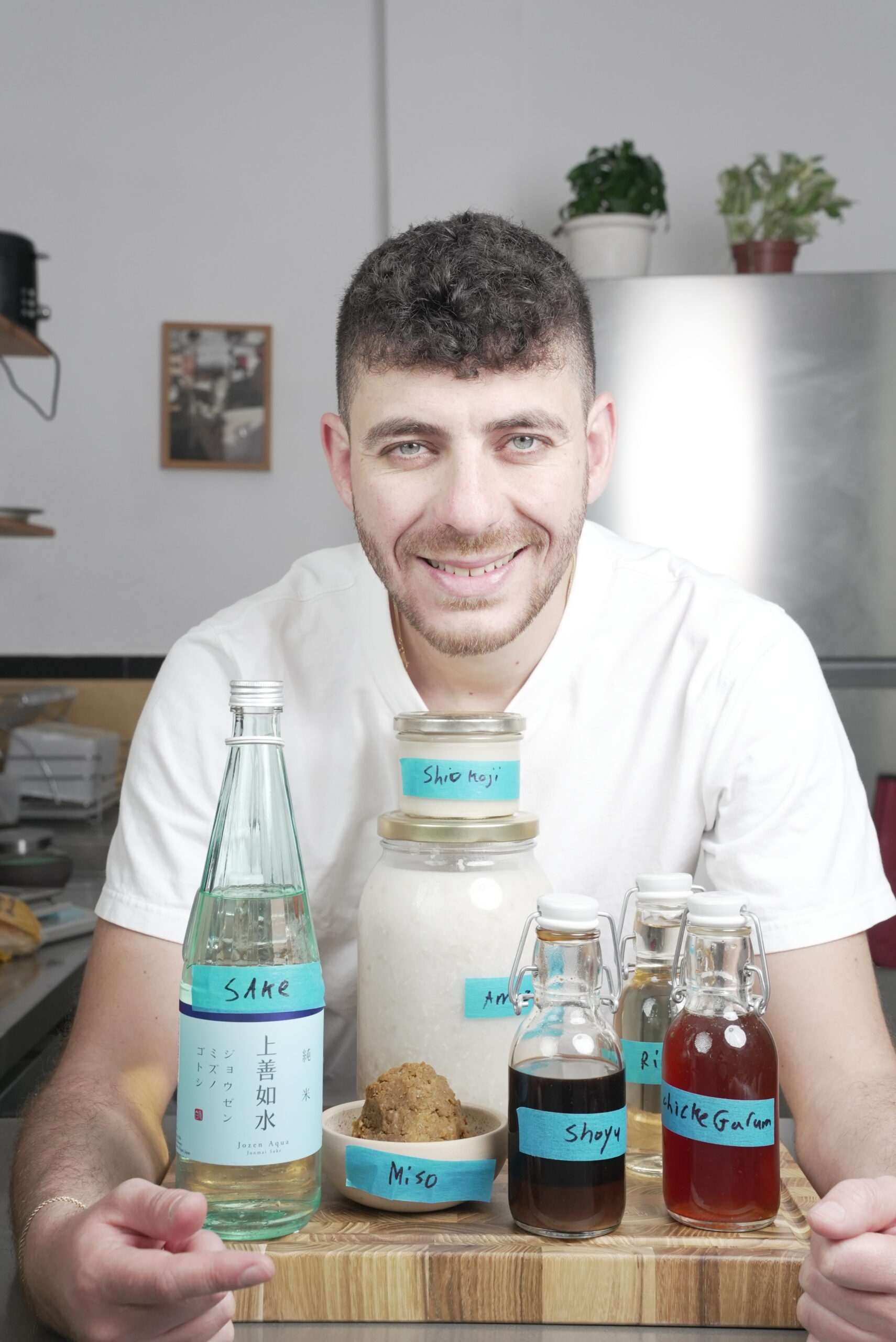 手作りの発酵食品とシャローム・シムハさん