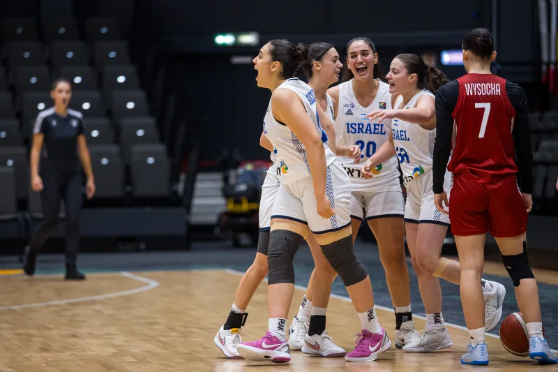 ポーランド戦で得点を喜び合うイスラエルU20女子代表の選手たち