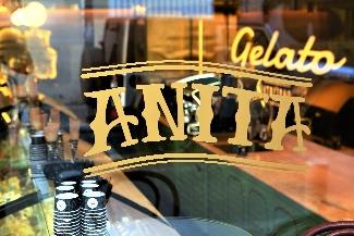 ANITAのショップ外観