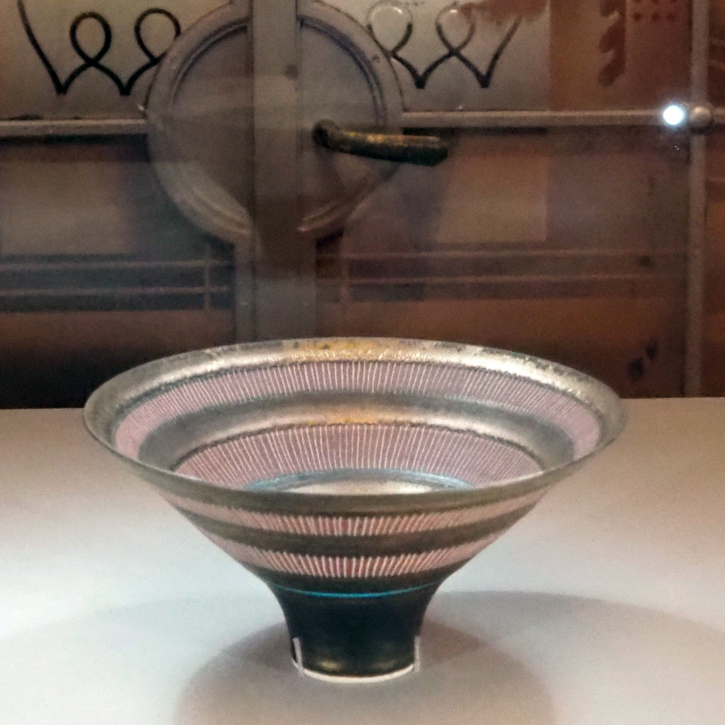 ナチスの迫害を逃れて陶芸を追求したルーシー・リー      アール・デコの館で唯一無二の作品と出合う