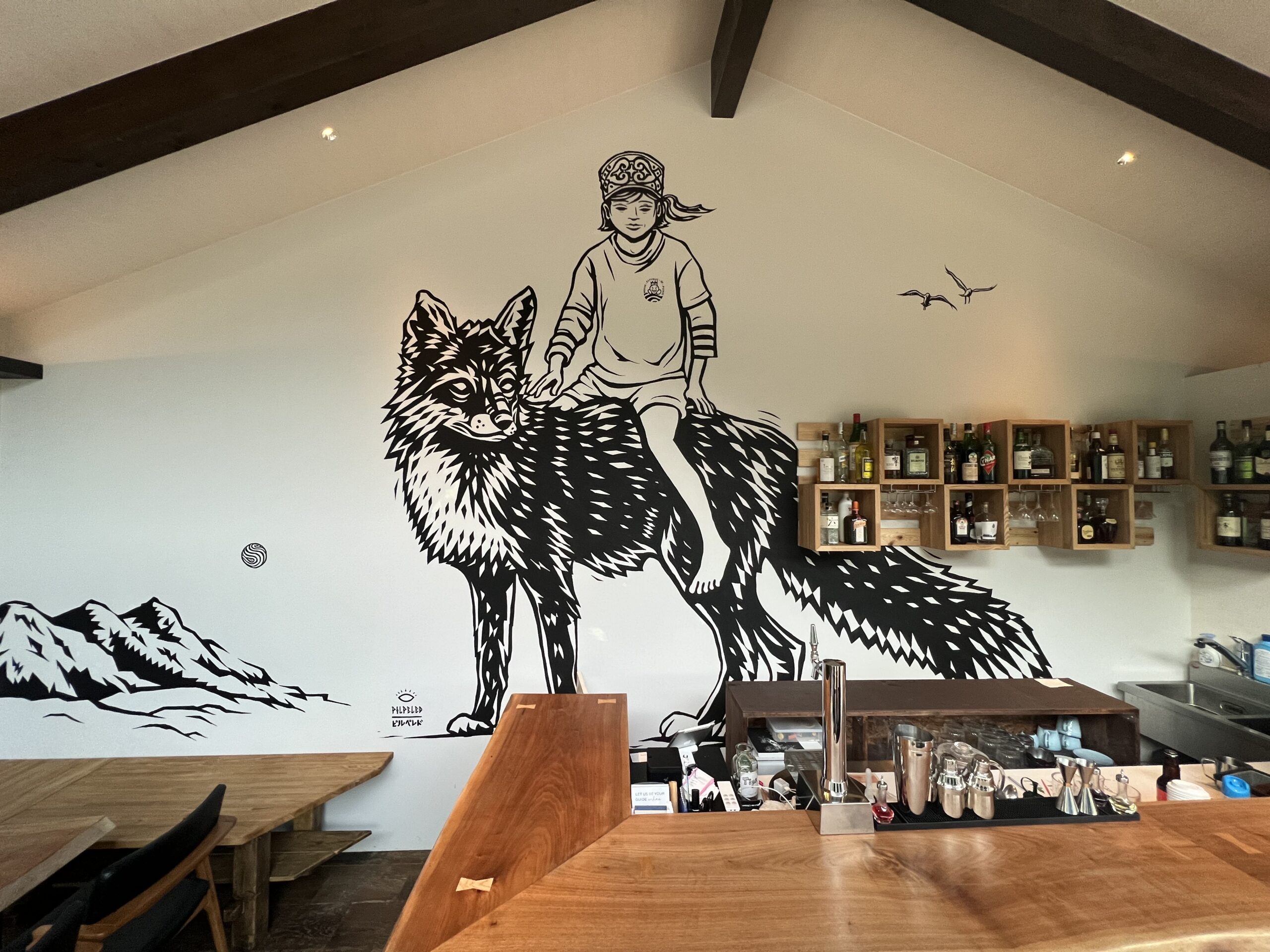 北海道ニセコのカフェに描かれたピルペレドの絵