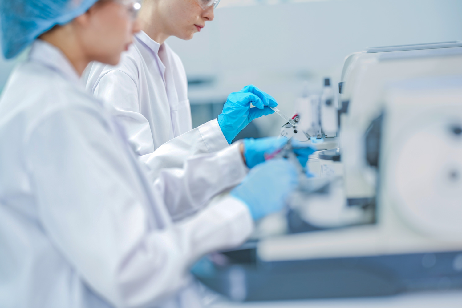 がん治療への応用を目指した医薬品研究を行う研究室